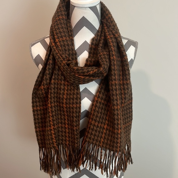 Fall Scarf 🍁 - Picture 4 of 4